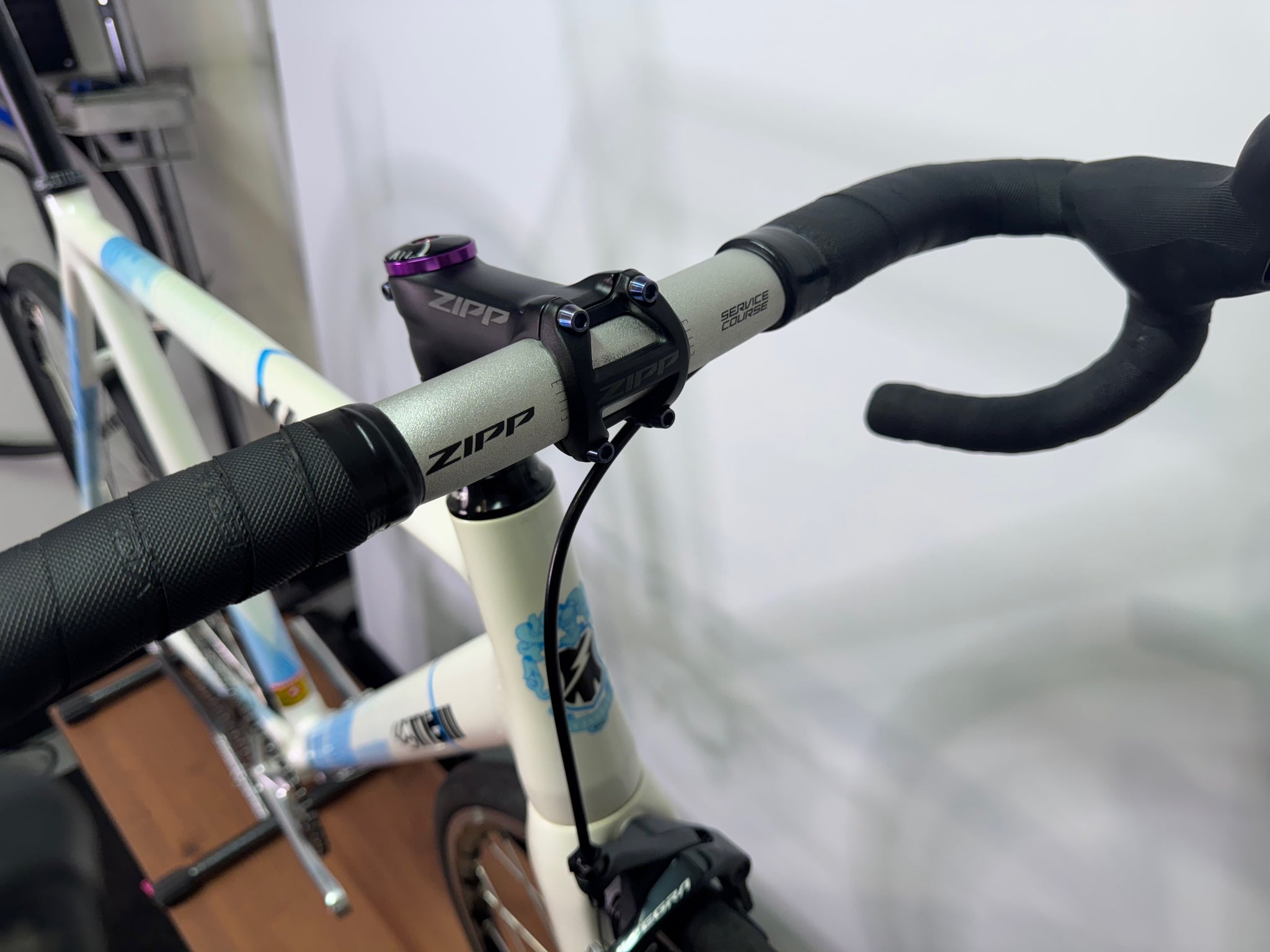 Cinelli☆本体☆難アリ 2023 Carbon Road Bike- Cinelli Pressure 105 Di2 Upgraded XS